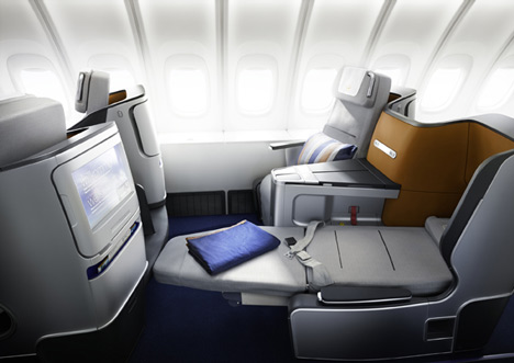 dezeen_Lufthansa-Business-Class-Seat-and-Cabin-by-PearsonLloyd-8