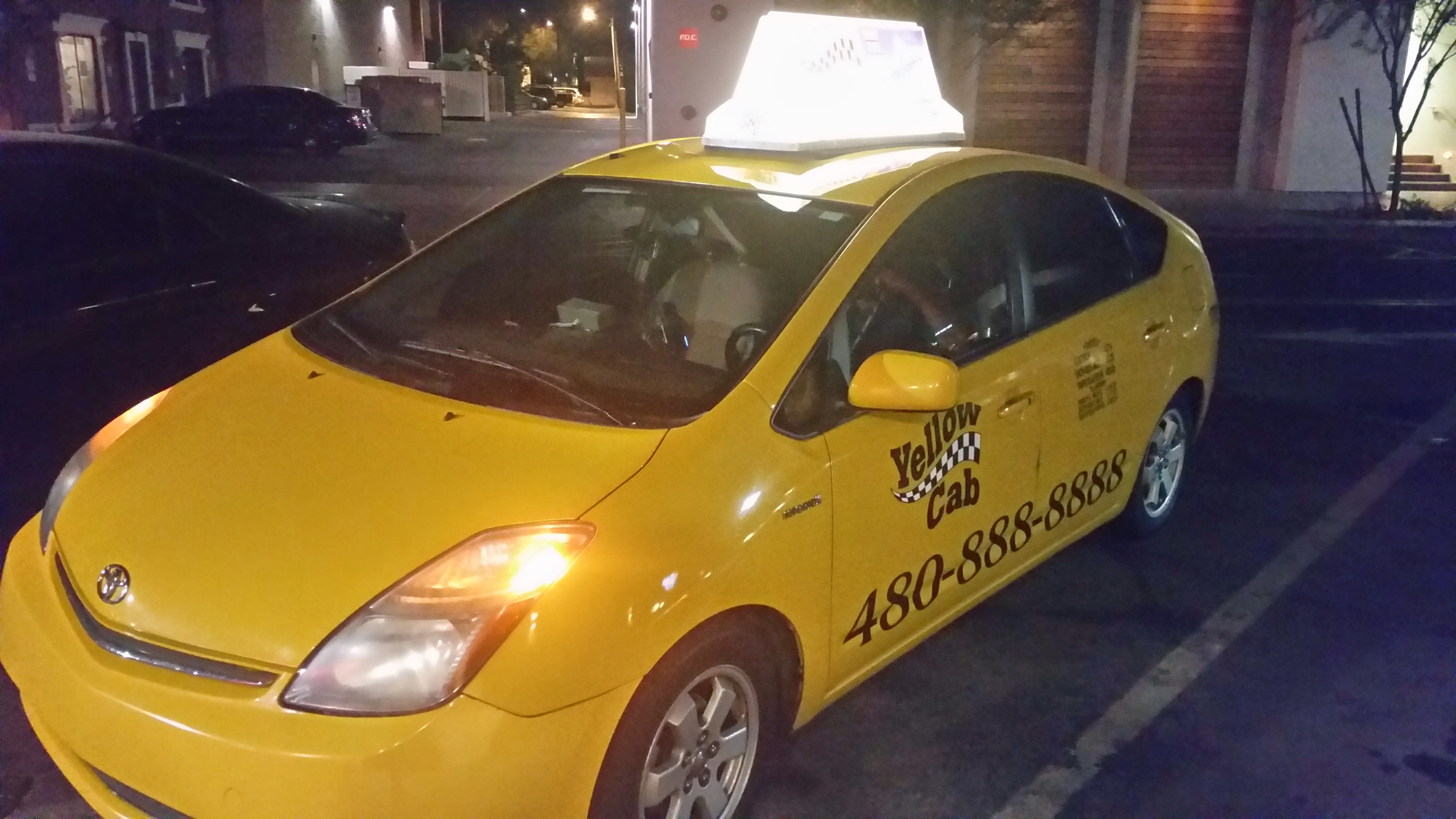 Такси малыш телефон. Оракалы на такси.