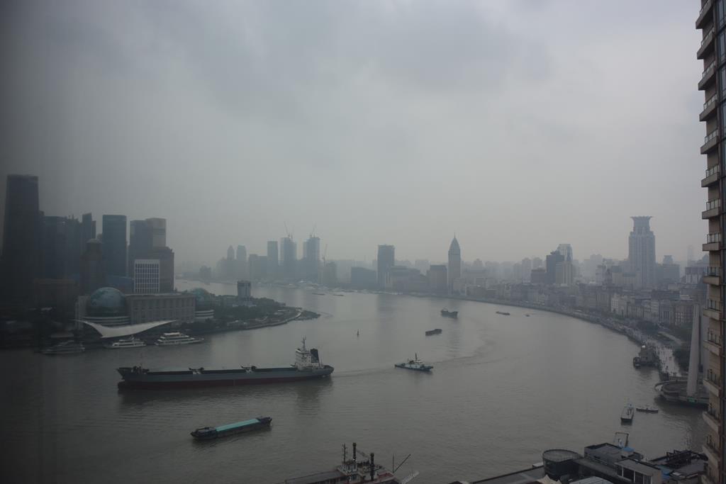Bund by hazy, Shanghai day