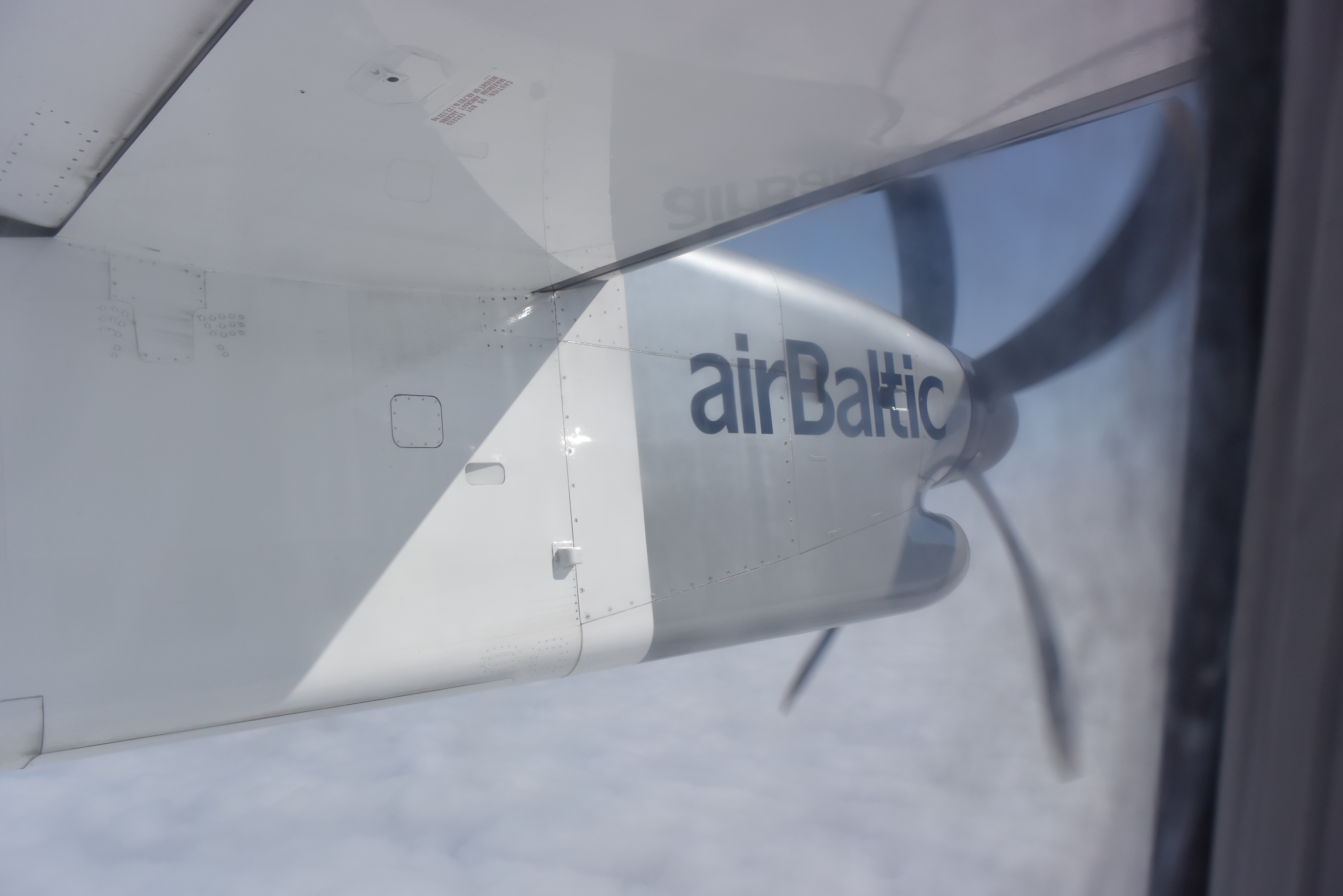 airBaltic prop plane