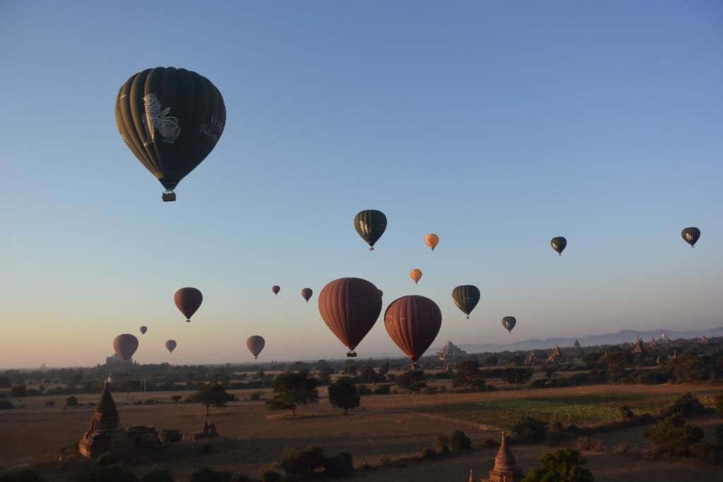 More hot air balloons 