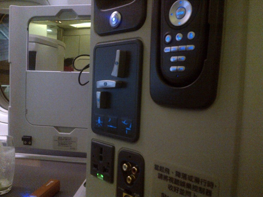 The convenient IFE and seat controls 
