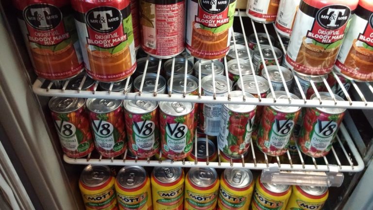 Delta Sky Club Detroit Metro: This Again?