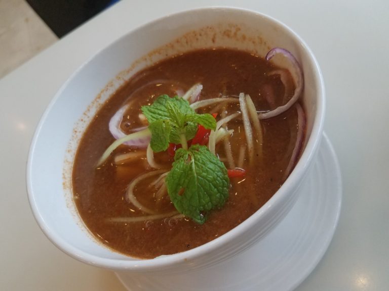 Malaysia Airlines Golden Lounge KL: Damn Good Soup