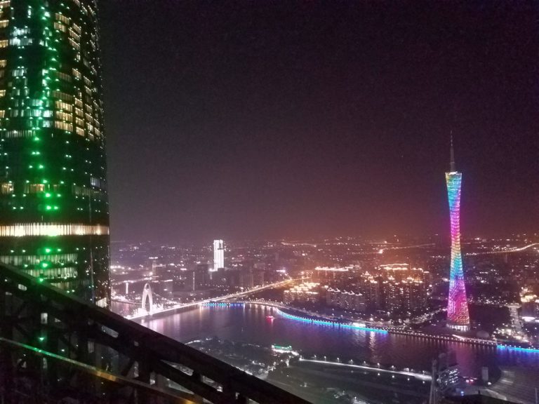Guangzhou Towers: Strain Your Neck Walking Tour