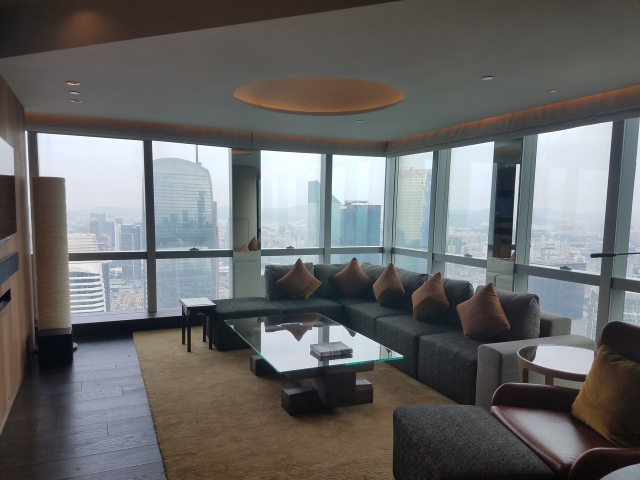 There are Park Hyatts and then there are Park Hyatts. Unlike the Park Hyatt Melbourne or the Park Hyatt Toronto, the Park Hyatt Guangzhou falls into the latter category. 