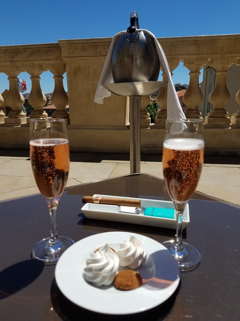 two glasses of champagne and cigar on a table