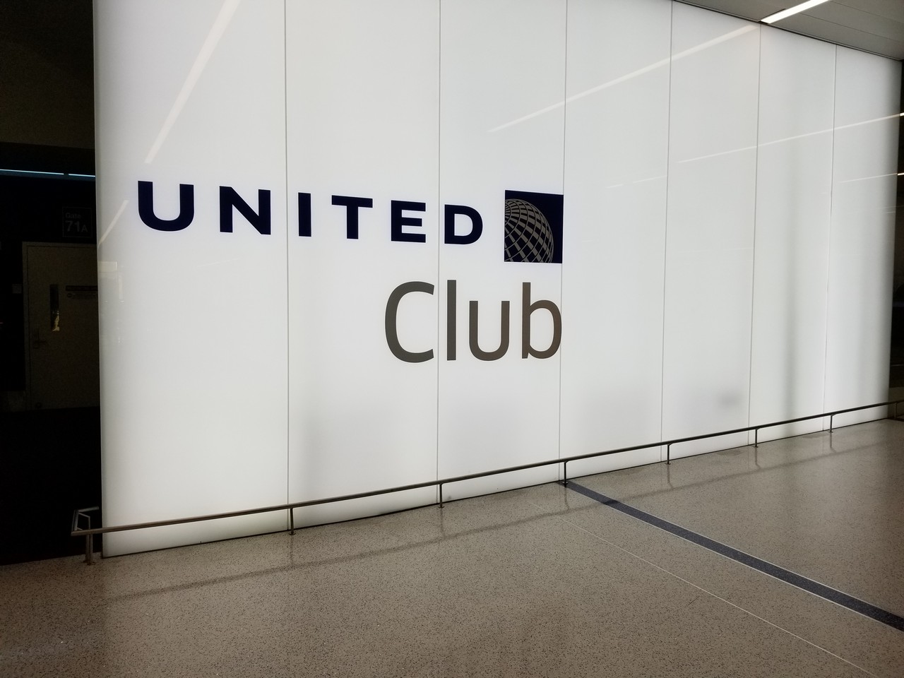 united club lax lounge review 