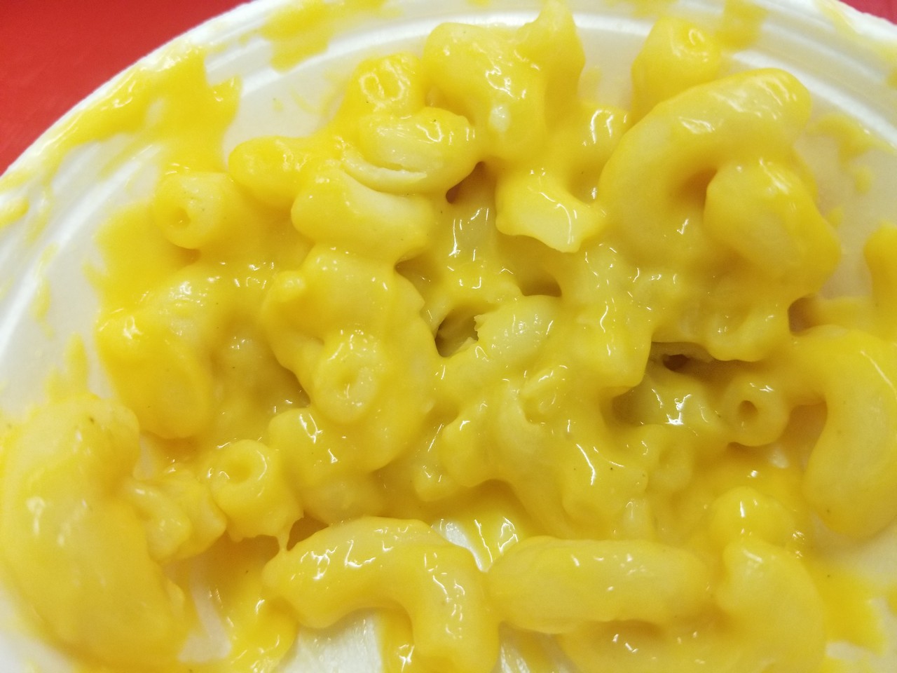a plate of macaroni and cheese
