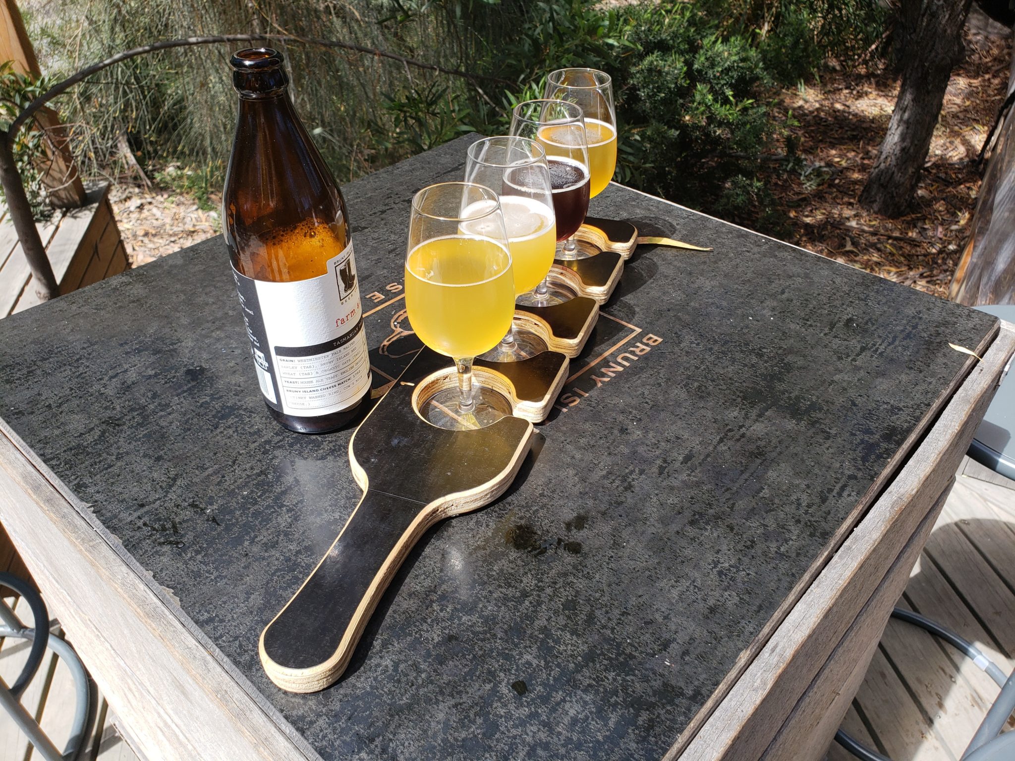 a paddle with a paddle and a row of glasses of beer