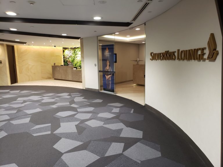 Melbourne Airport Lounge Review: SQ vs. Centurion