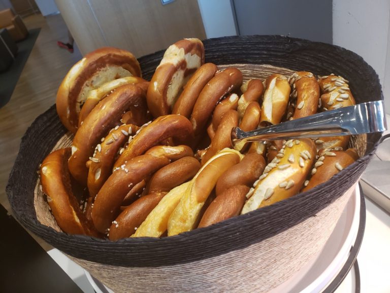 Lufthansa Business Class Lounge Munich: Pretzel & Nap