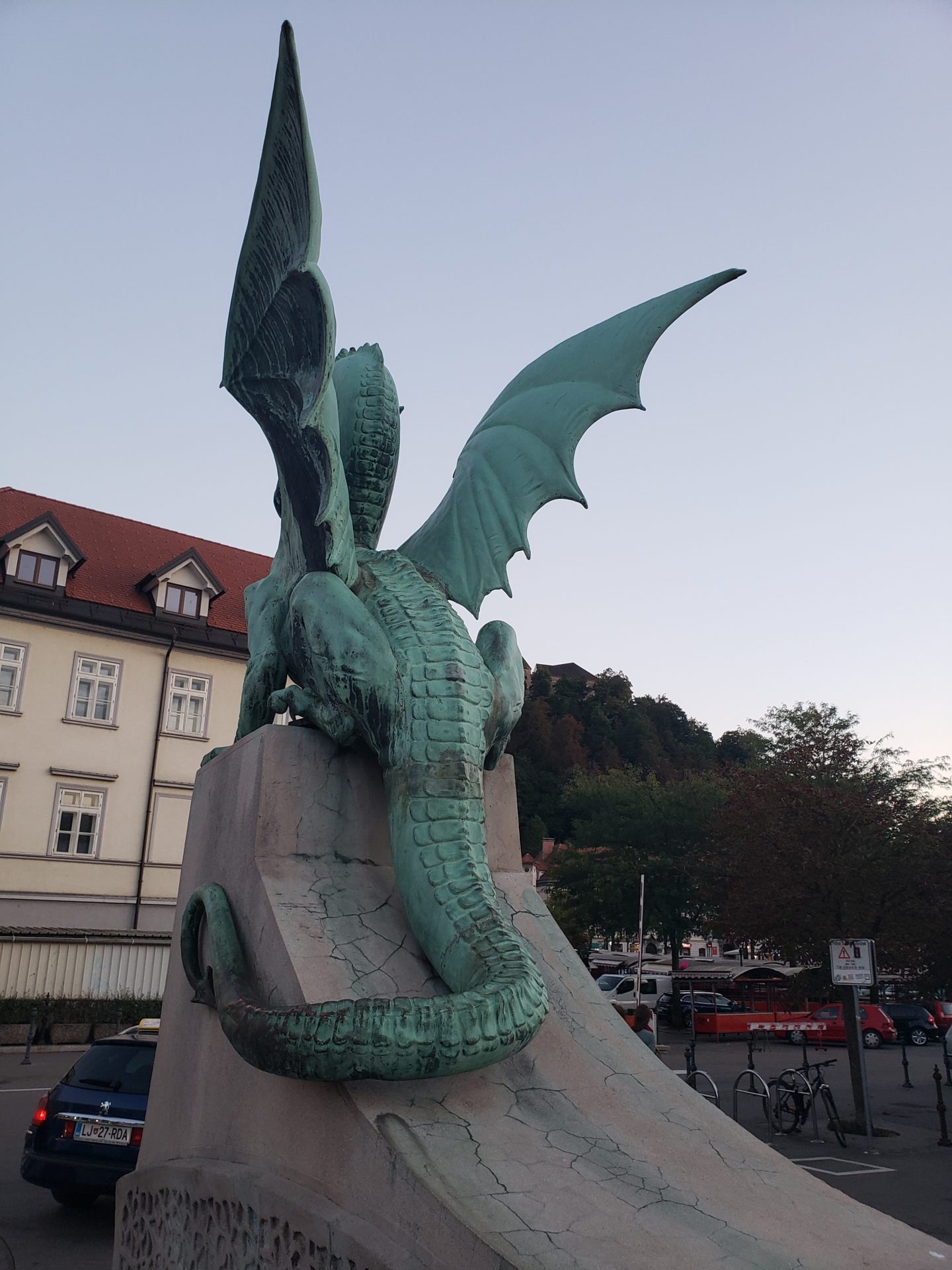 a statue of a dragon on a concrete ledge