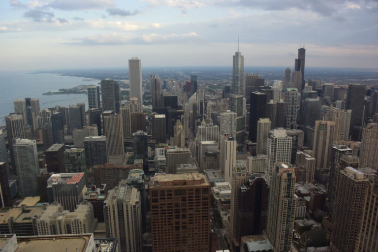 Guns & Butter: Chicago Travel Guide (Baseball, Hot Dogs, Pizza, Beer, Pho Edition)