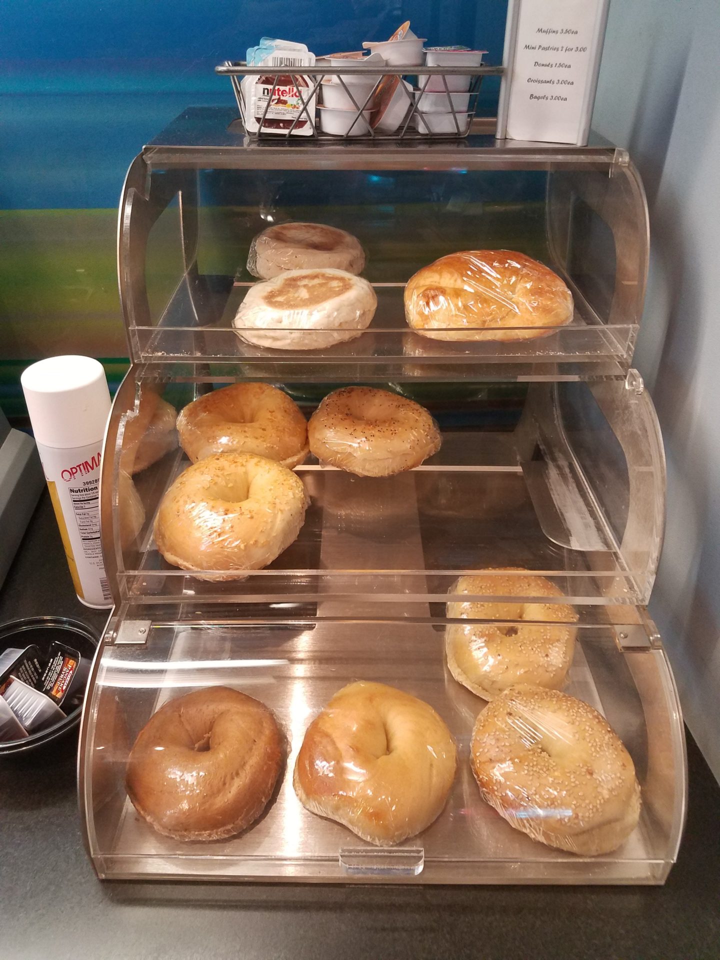 a display case with bagels on it