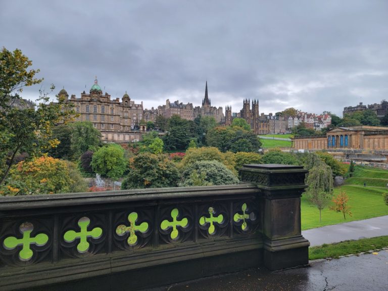 Guns & Butter: Edinburgh Travel Guide