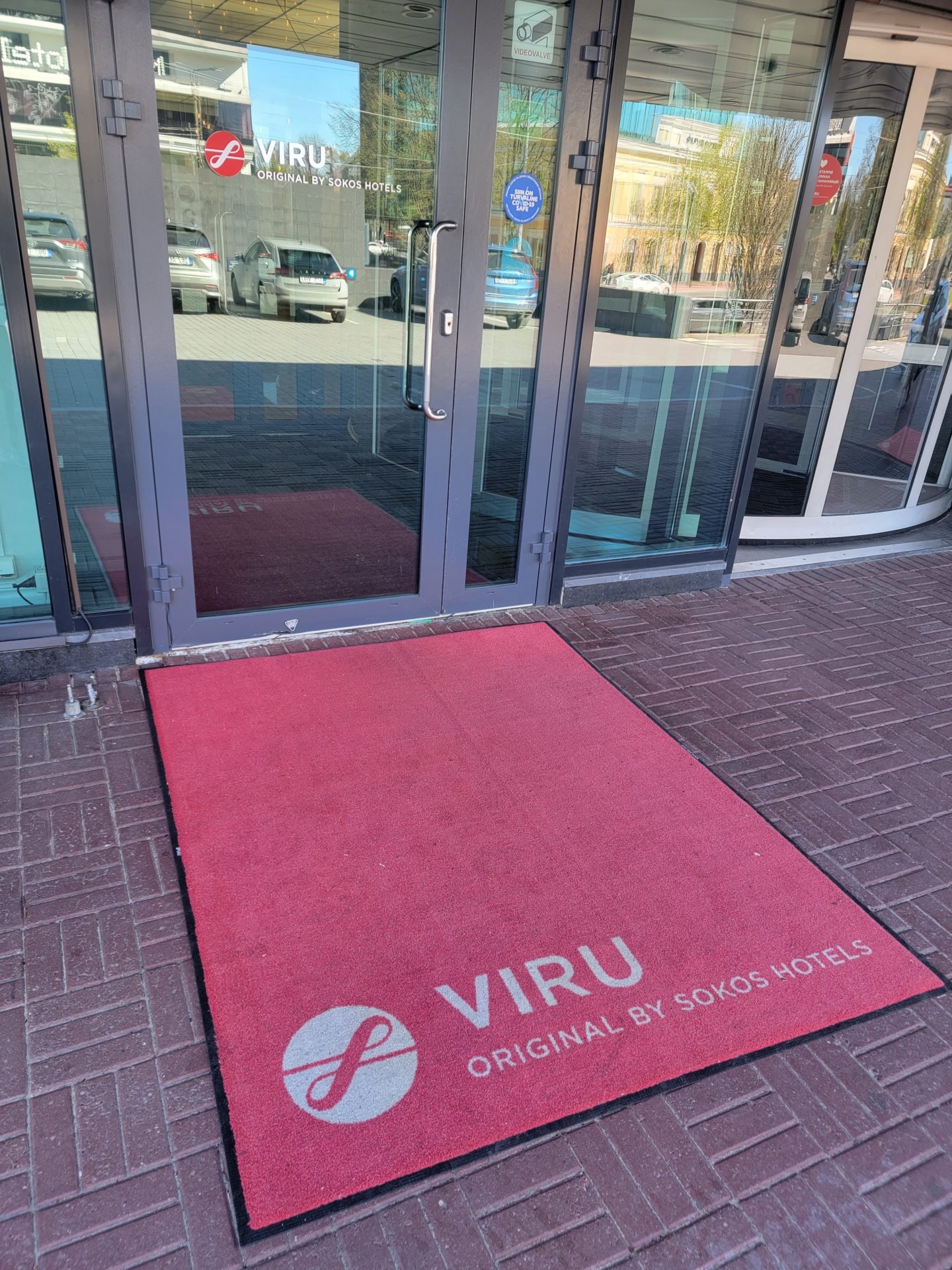 a red mat on the ground outside of a building
