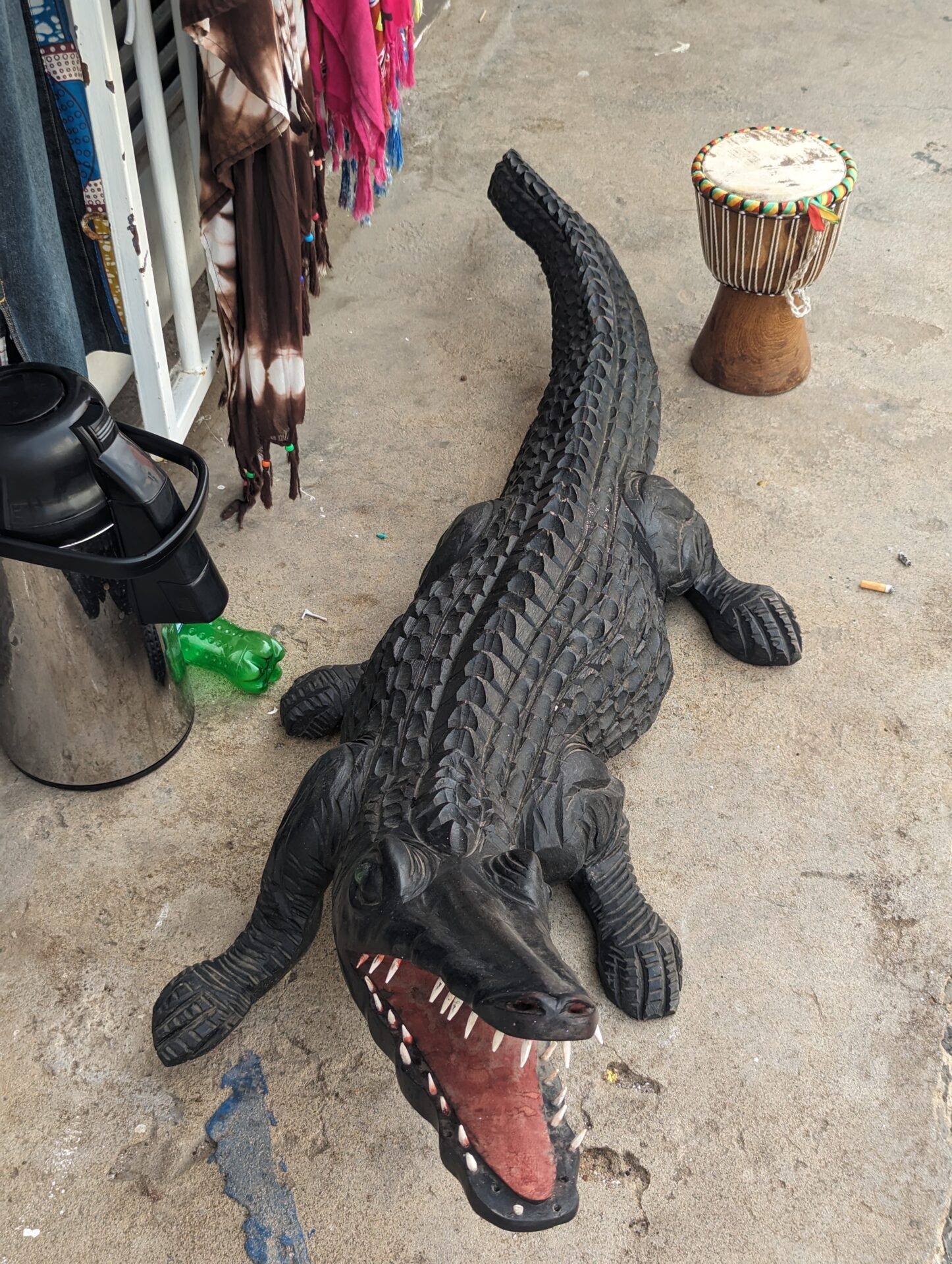 a black crocodile statue on the ground