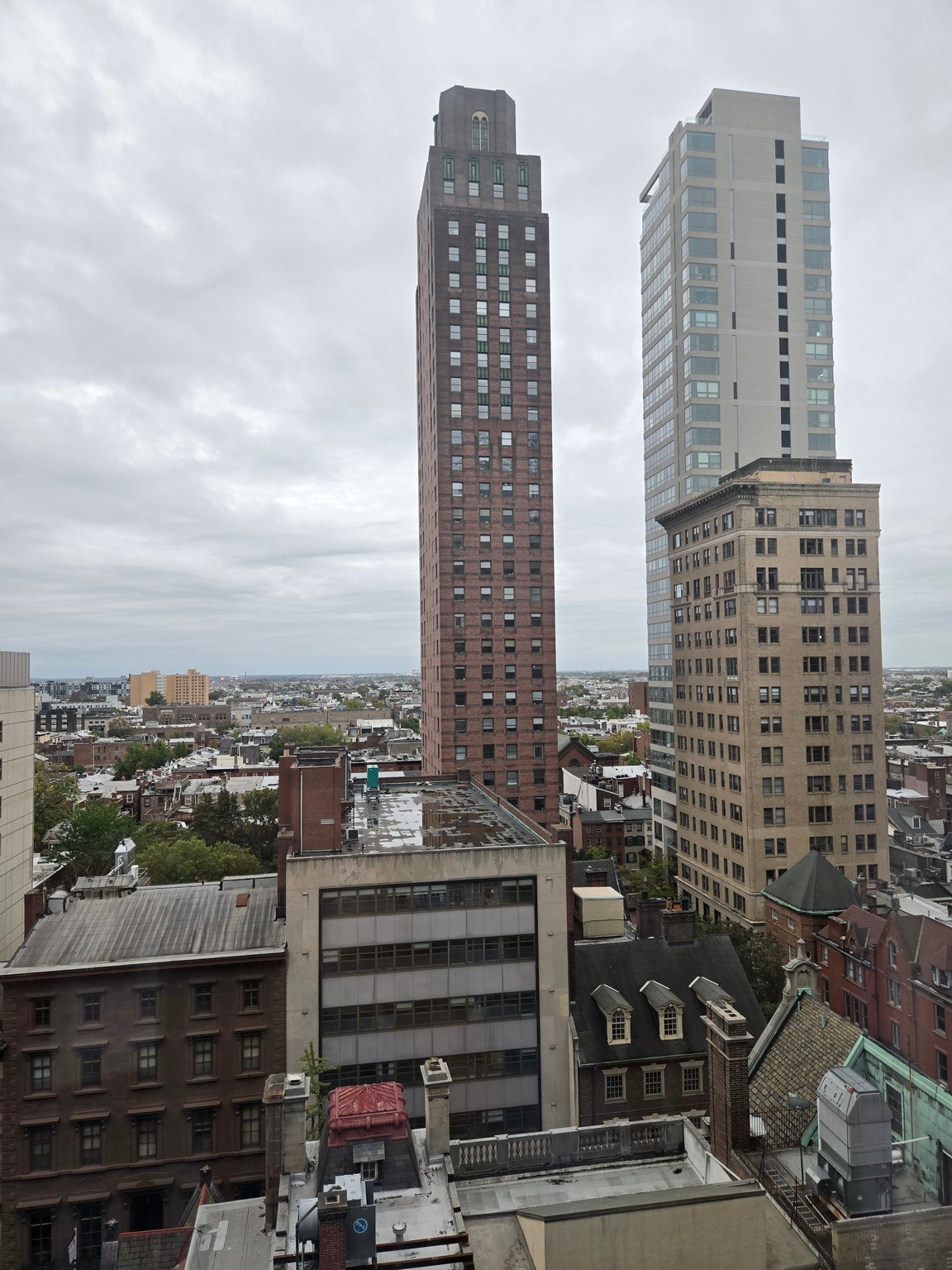 a tall buildings in a city